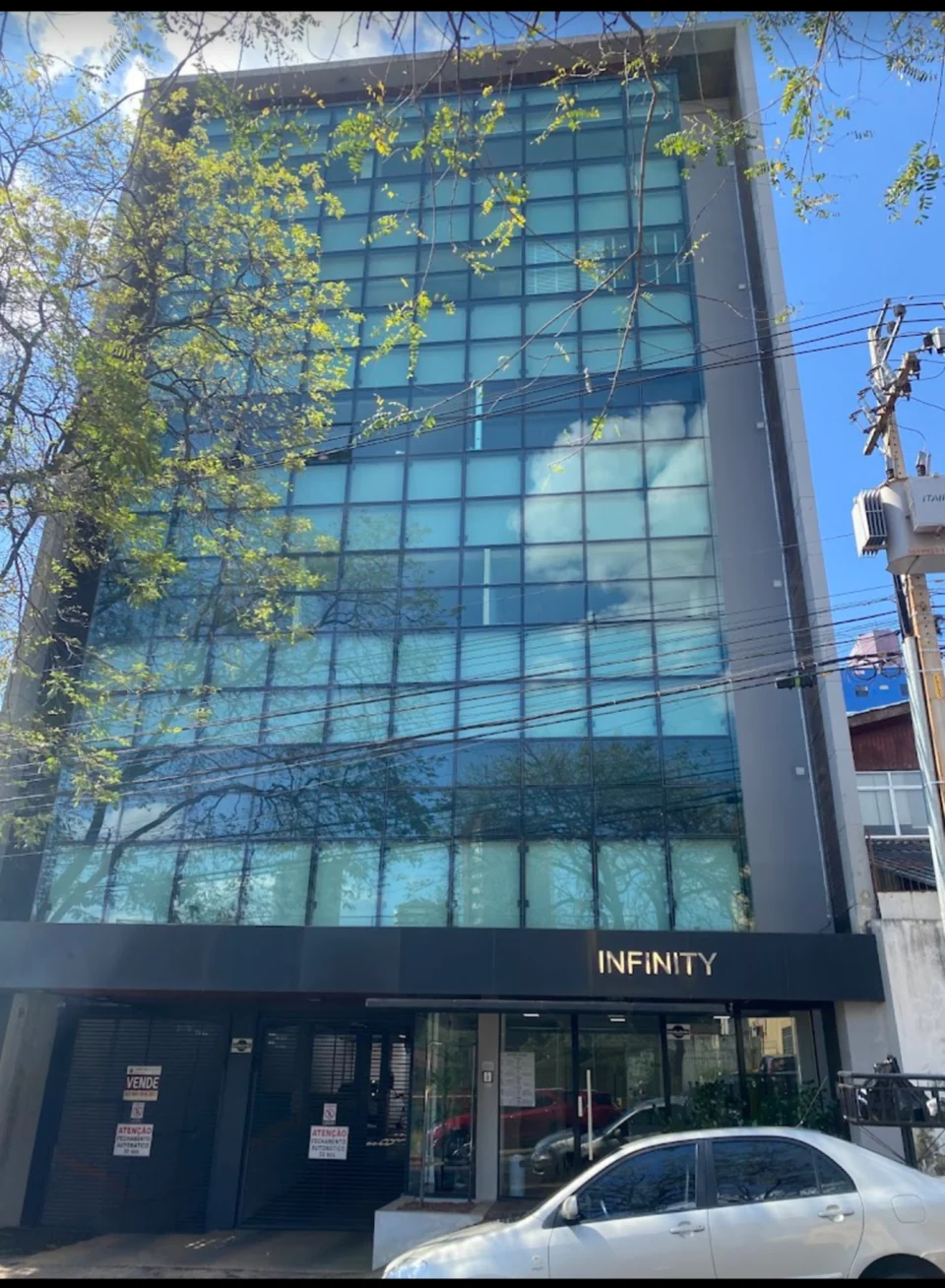 Fachada do edifício Infinity, onde fica o Espaço Roberta Ferreira